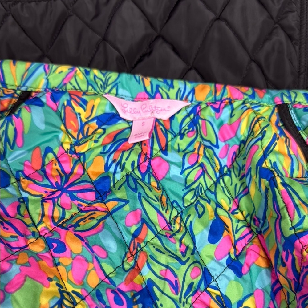 Lilly Pulitzer Quilted Black and Gold Vest - Picture 5 of 7